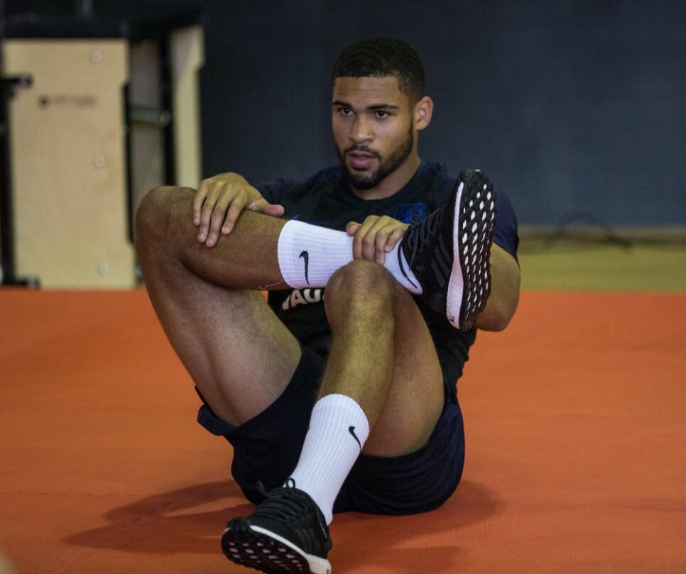 大奖赛巅峰对决!塞北独角兽队小胜北城鲨队队,击剑赛场再起波澜;新人首发惊艳的简单介绍 大奖赛巅峰对决!塞北独角兽队小胜北城鲨队队,击剑赛场再起波澜;新人首发惊艳的简单介绍